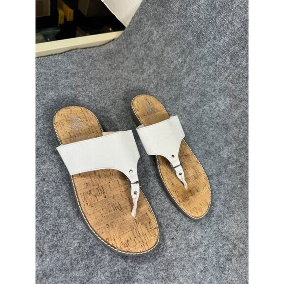 Aerosoles A2 Size 9.5M White Faux Leather T Strap Sandal - Picture 13 of 16